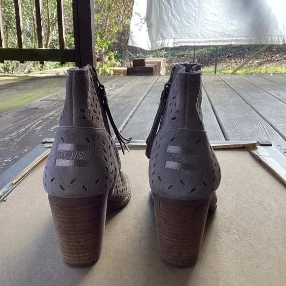 Toms light tan academia heeled open toed shoes, size 9 - Picture 4 of 9